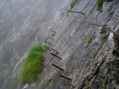 006-Querung einer steil abfallenden Felswand ueber das Brett